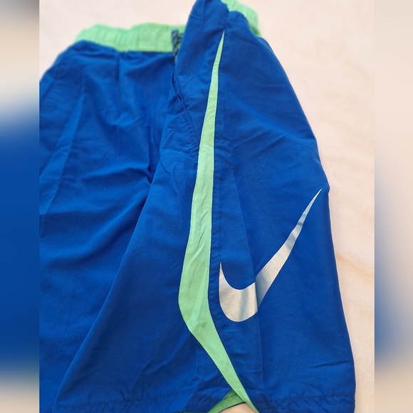 Nike Men's Swim Shorts in Blue and Green - Picture 8 of 16